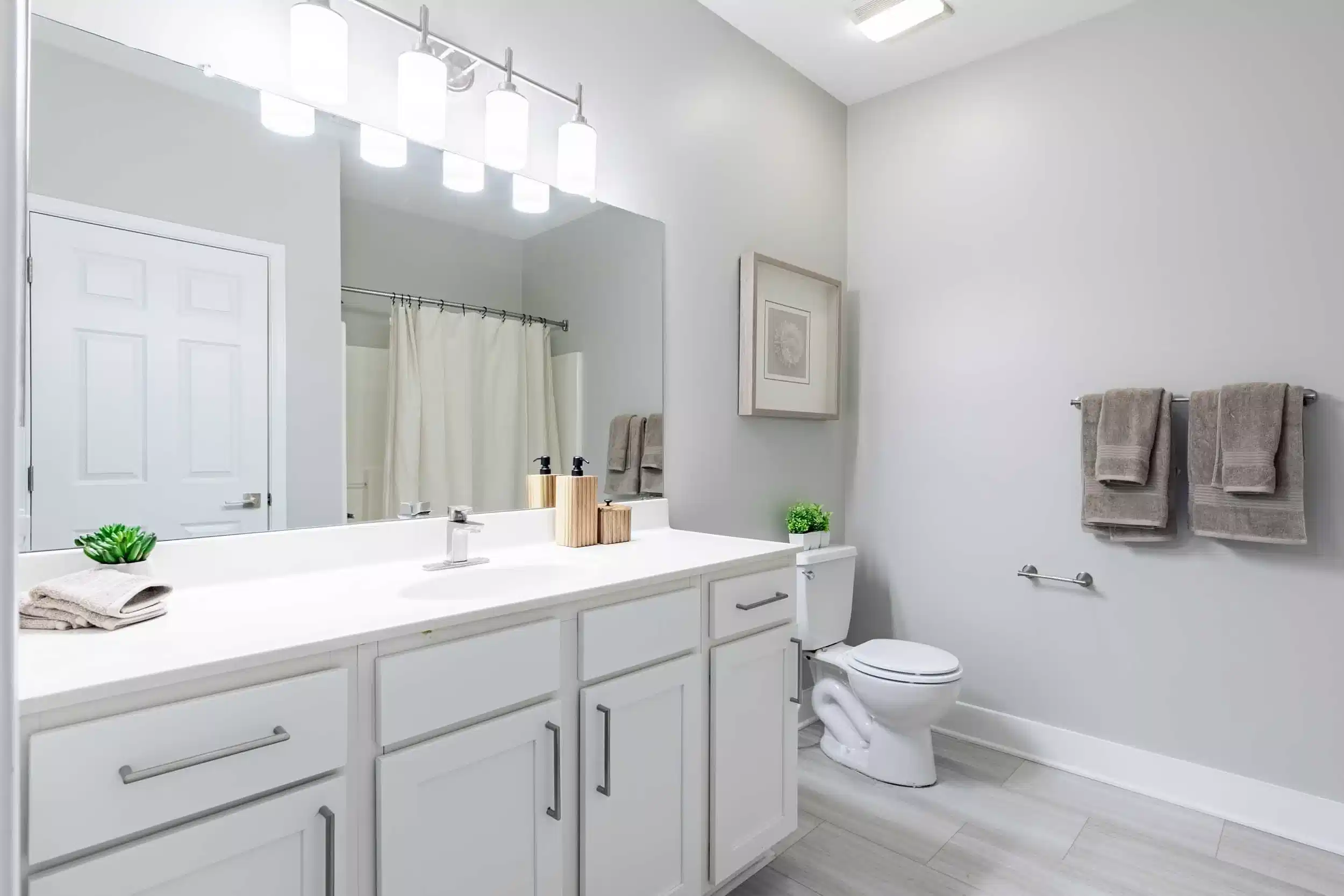 Pennbrook Station Apartments, Lansdale - Philadelphia, Pennsylvania, United States - Bathroom