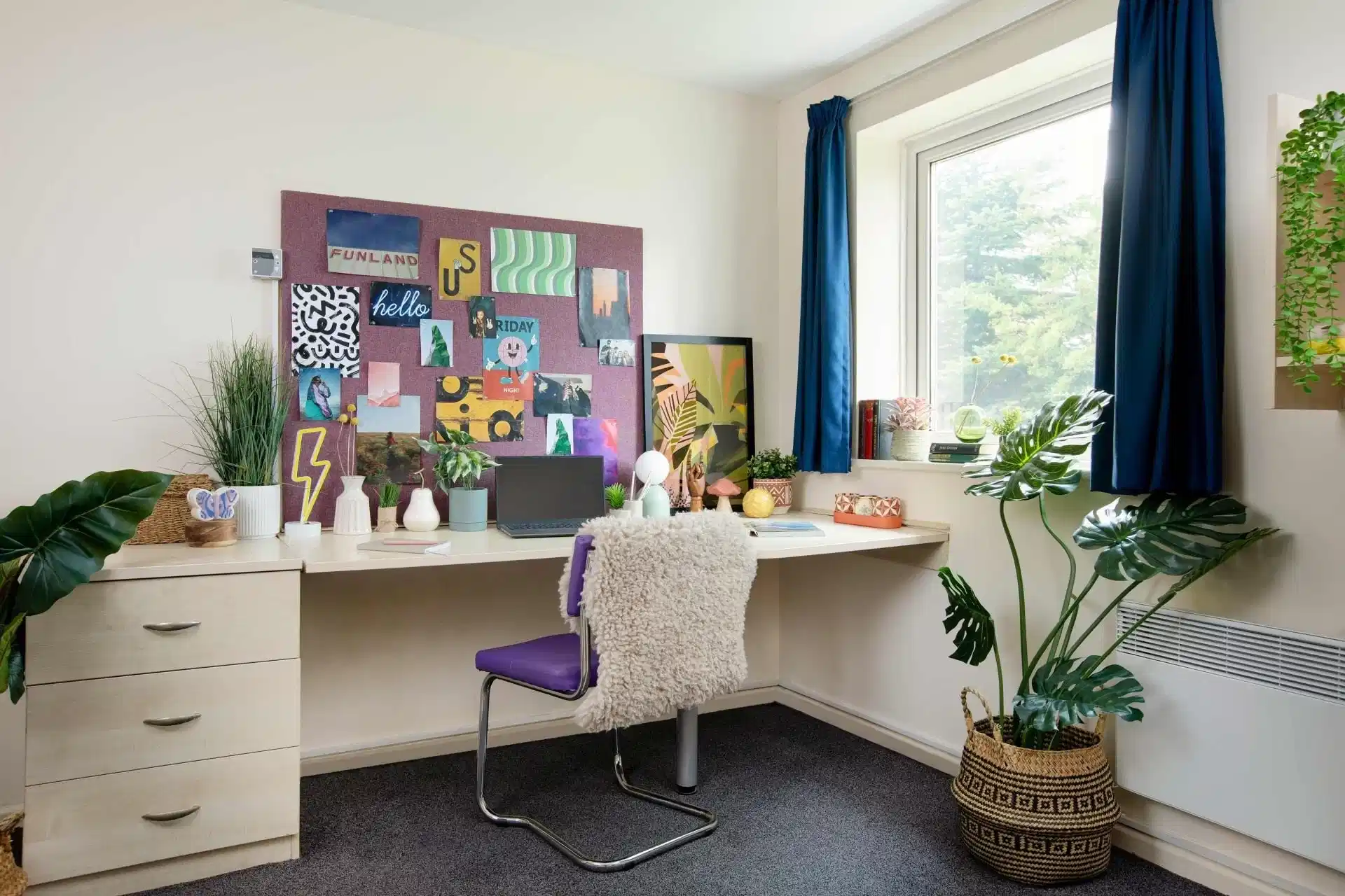 Exterior?w=400&h=260&fit=crop&q=40&auto=format&trim=auto