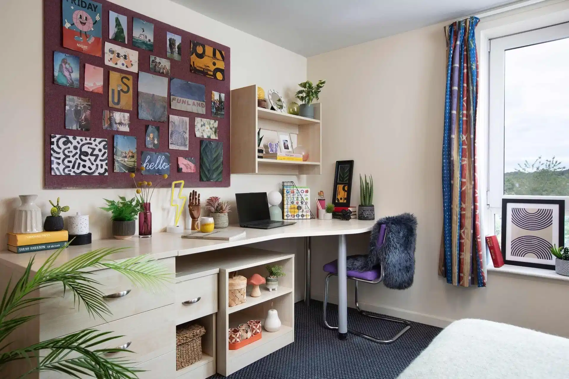 Exterior?w=400&h=260&fit=crop&q=40&auto=format&trim=auto