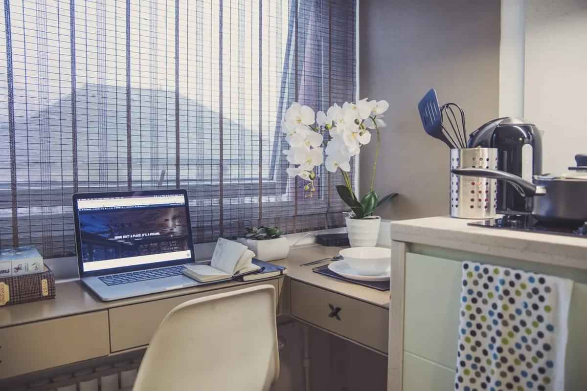 Common Area?w=400&h=260&fit=crop&q=40&auto=format&trim=auto