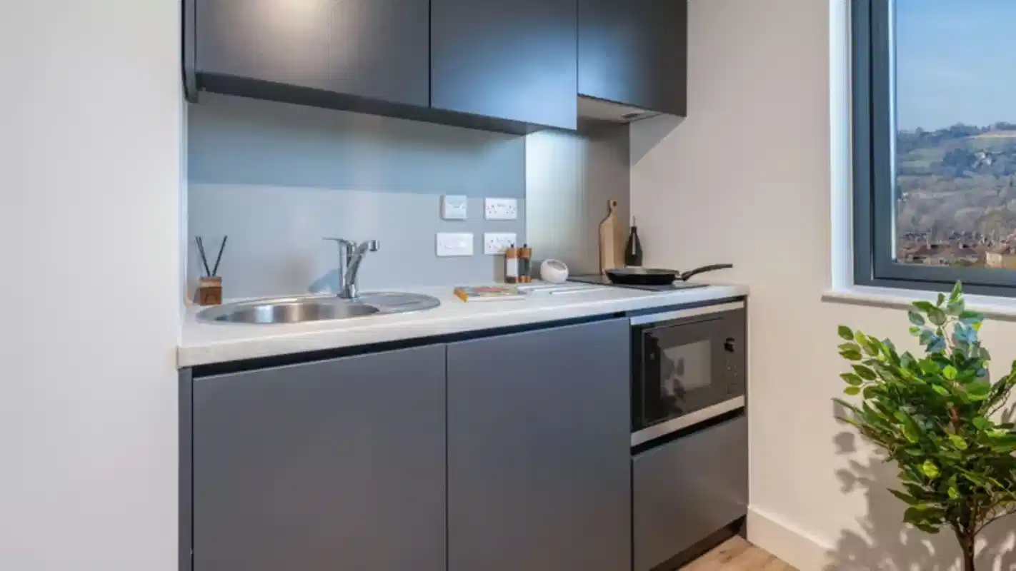 Amenities?w=400&h=260&fit=crop&q=40&auto=format&trim=auto