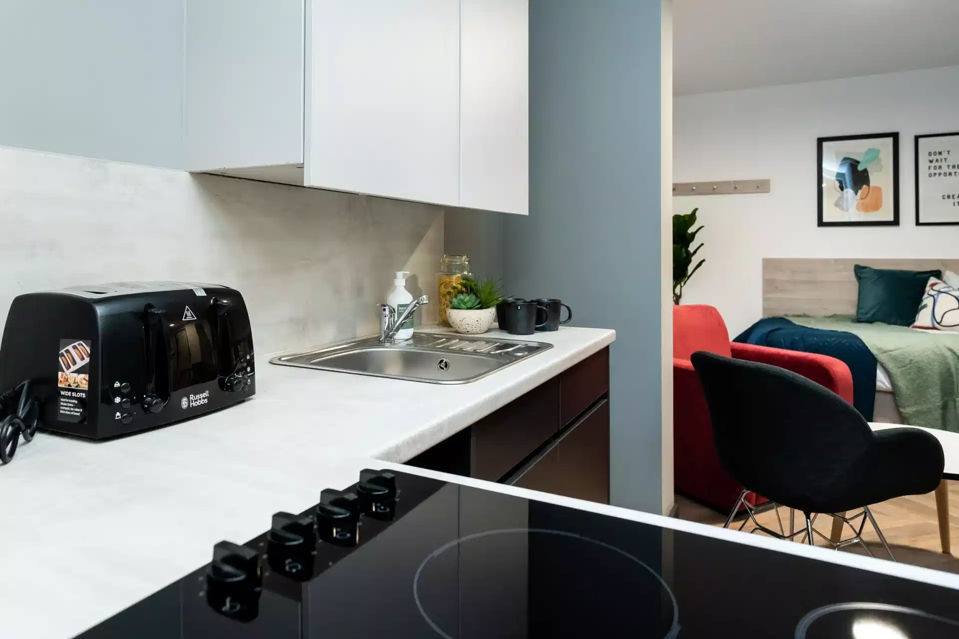 Common Area?w=400&h=260&fit=crop&q=40&auto=format&trim=auto