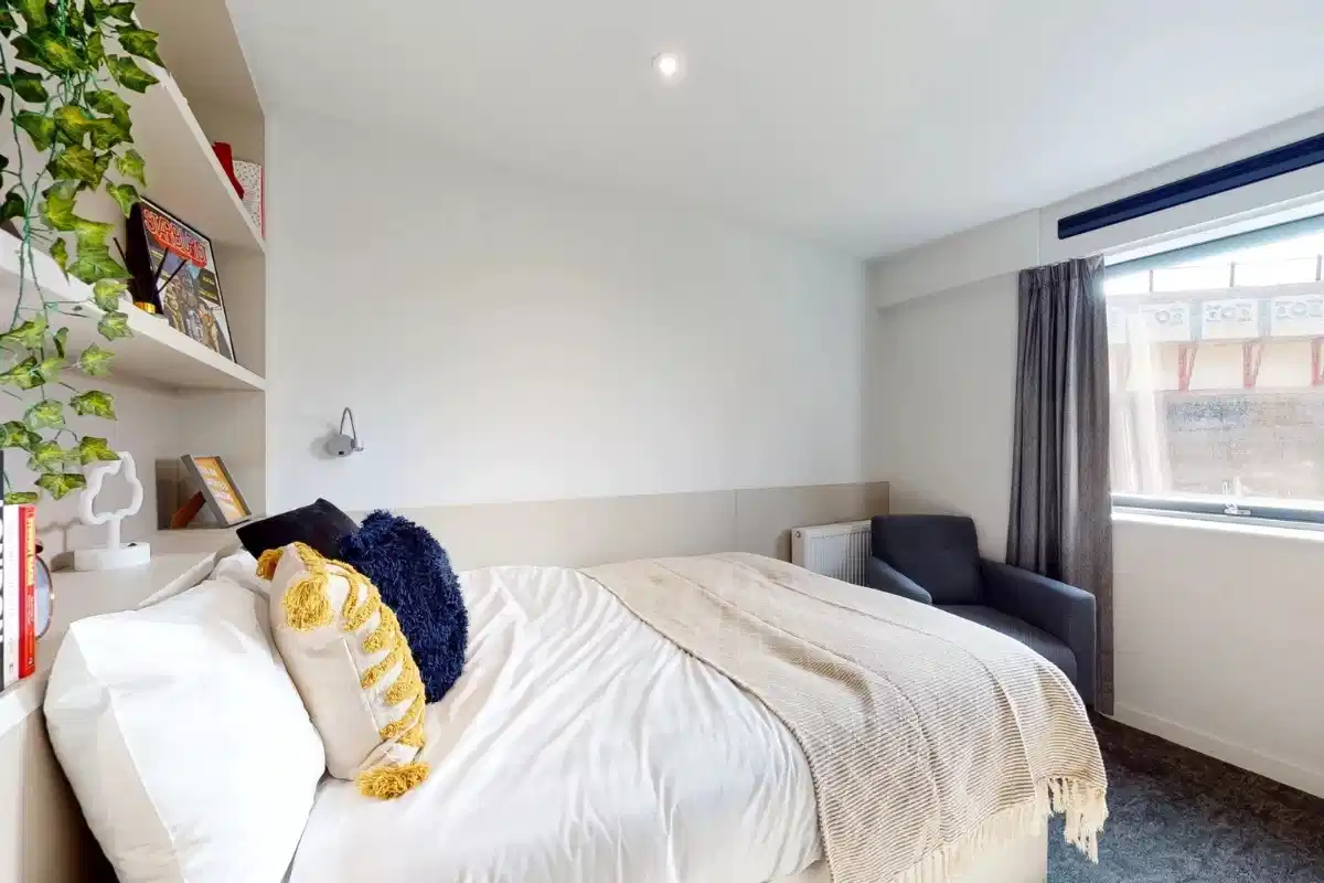 Common Area?w=400&h=260&fit=crop&q=40&auto=format&trim=auto