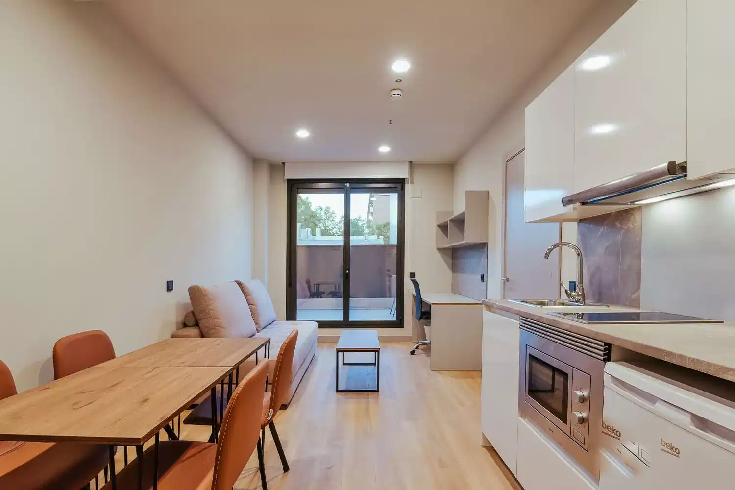 Common Area?w=400&h=260&fit=crop&q=40&auto=format&trim=auto