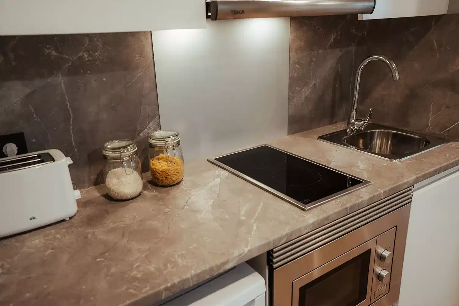 Common Area?w=400&h=260&fit=crop&q=40&auto=format&trim=auto