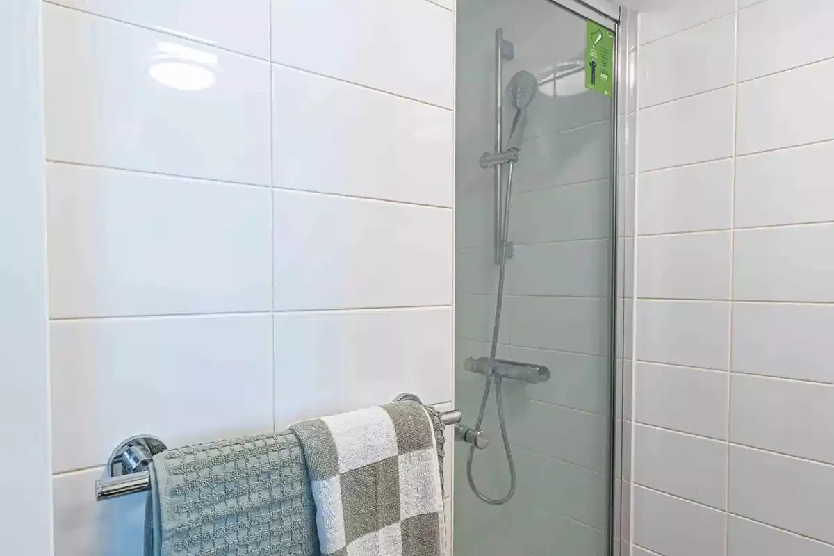 Kitchen?w=400&h=260&fit=crop&q=40&auto=format&trim=auto