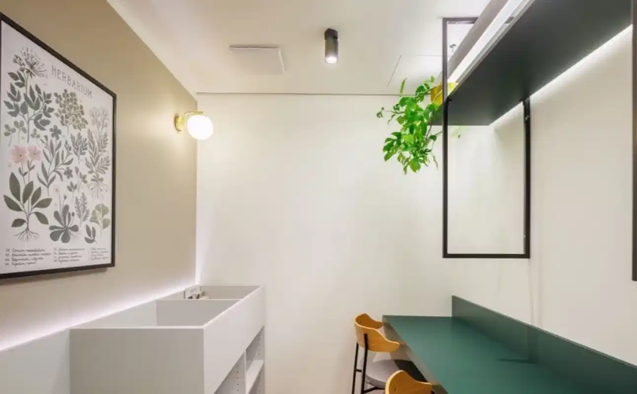 Common Area?w=400&h=260&fit=crop&q=40&auto=format&trim=auto