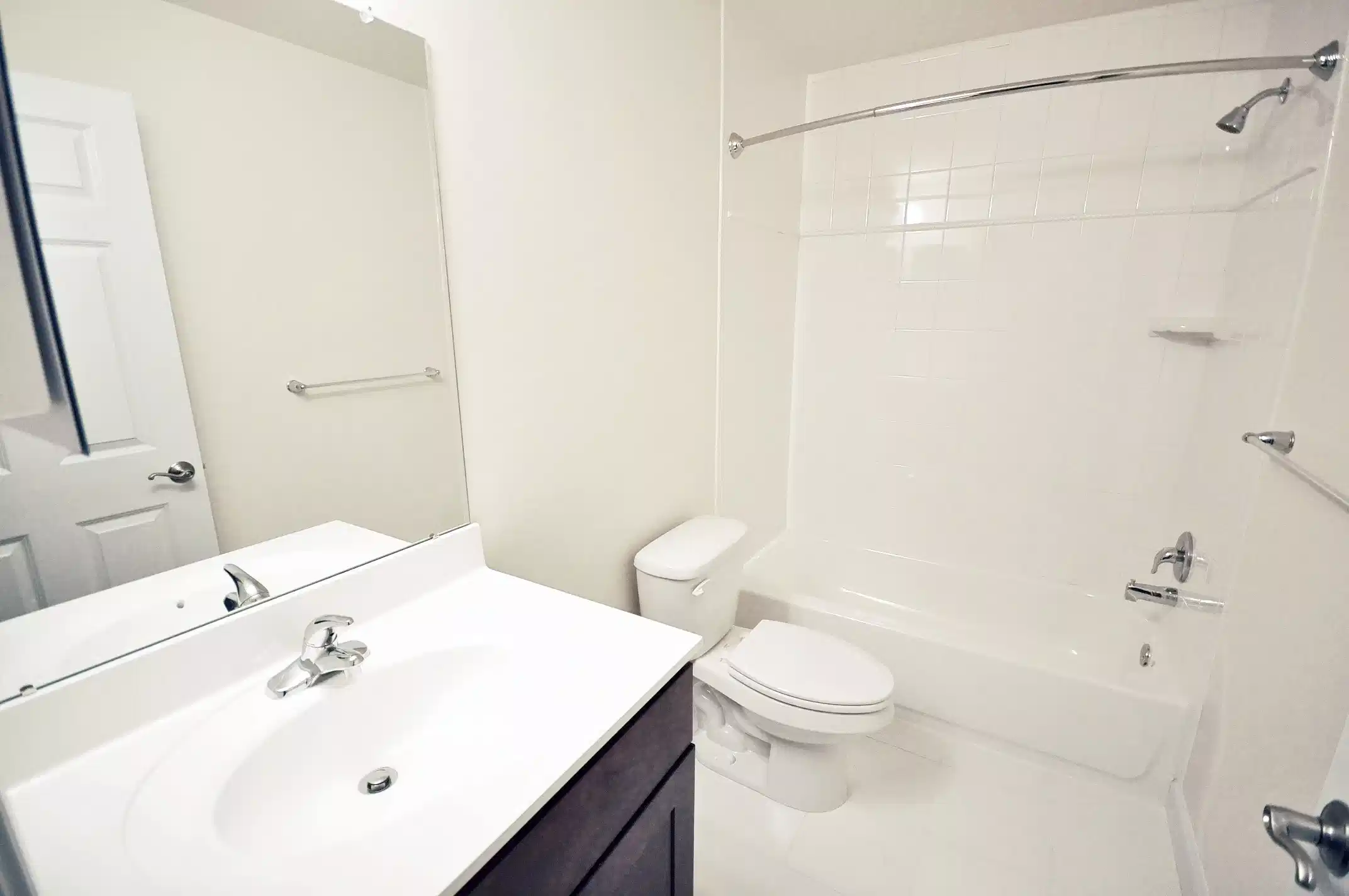 Common Area?w=400&h=260&fit=crop&q=40&auto=format&trim=auto