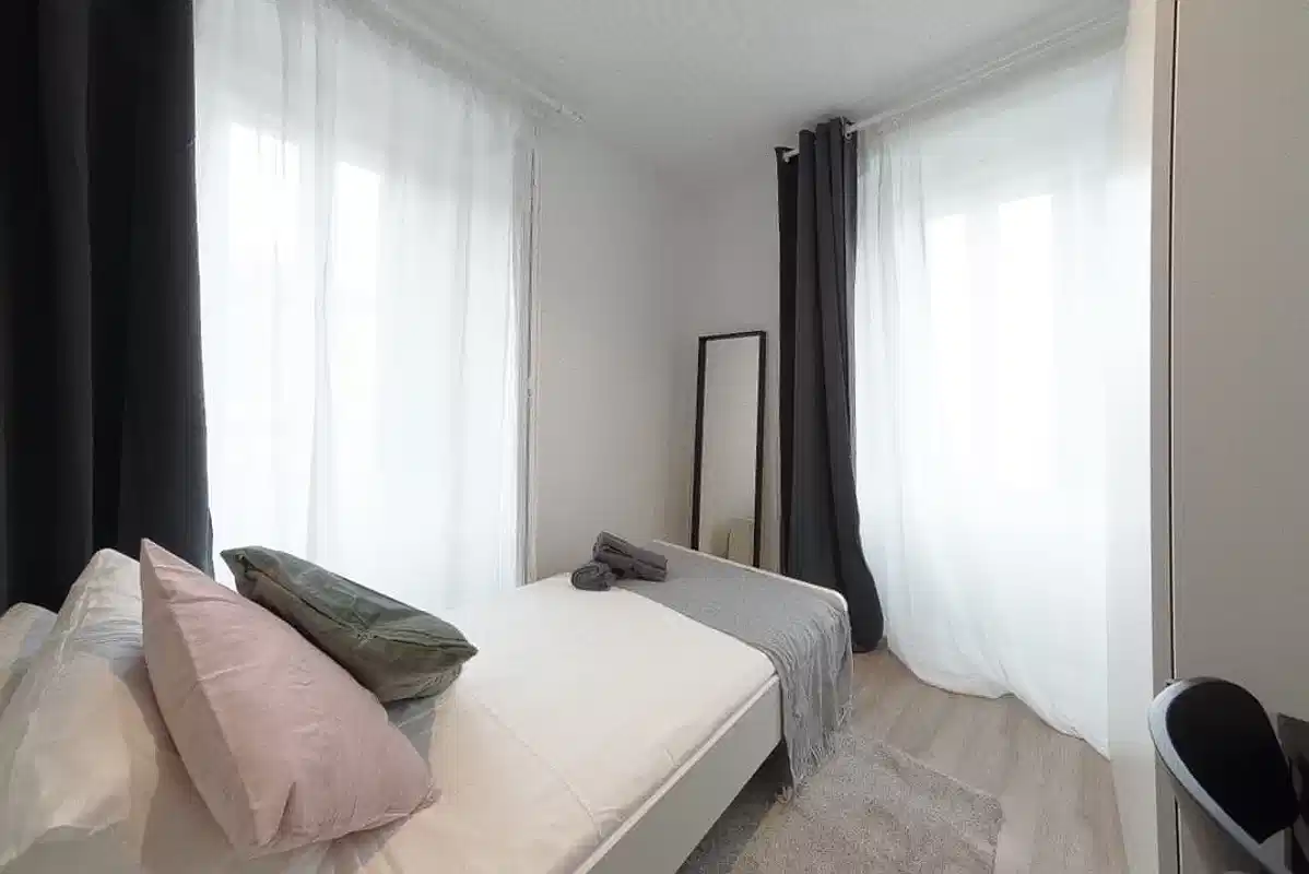 Common Area?w=400&h=260&fit=crop&q=40&auto=format&trim=auto