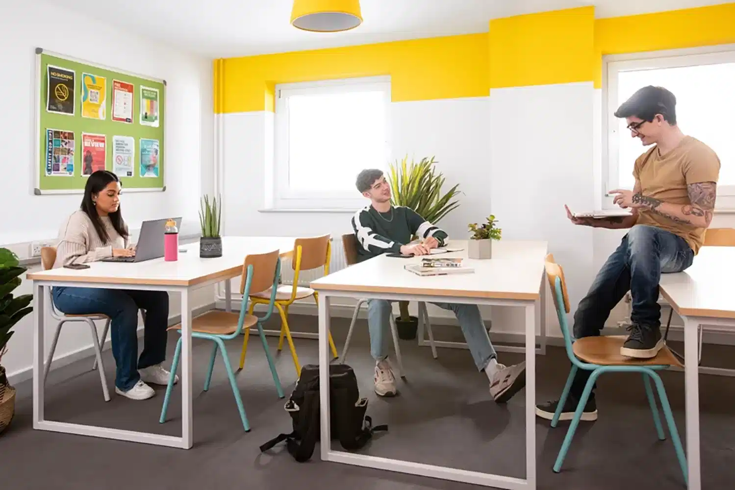 Common Area?w=400&h=260&fit=crop&q=40&auto=format&trim=auto