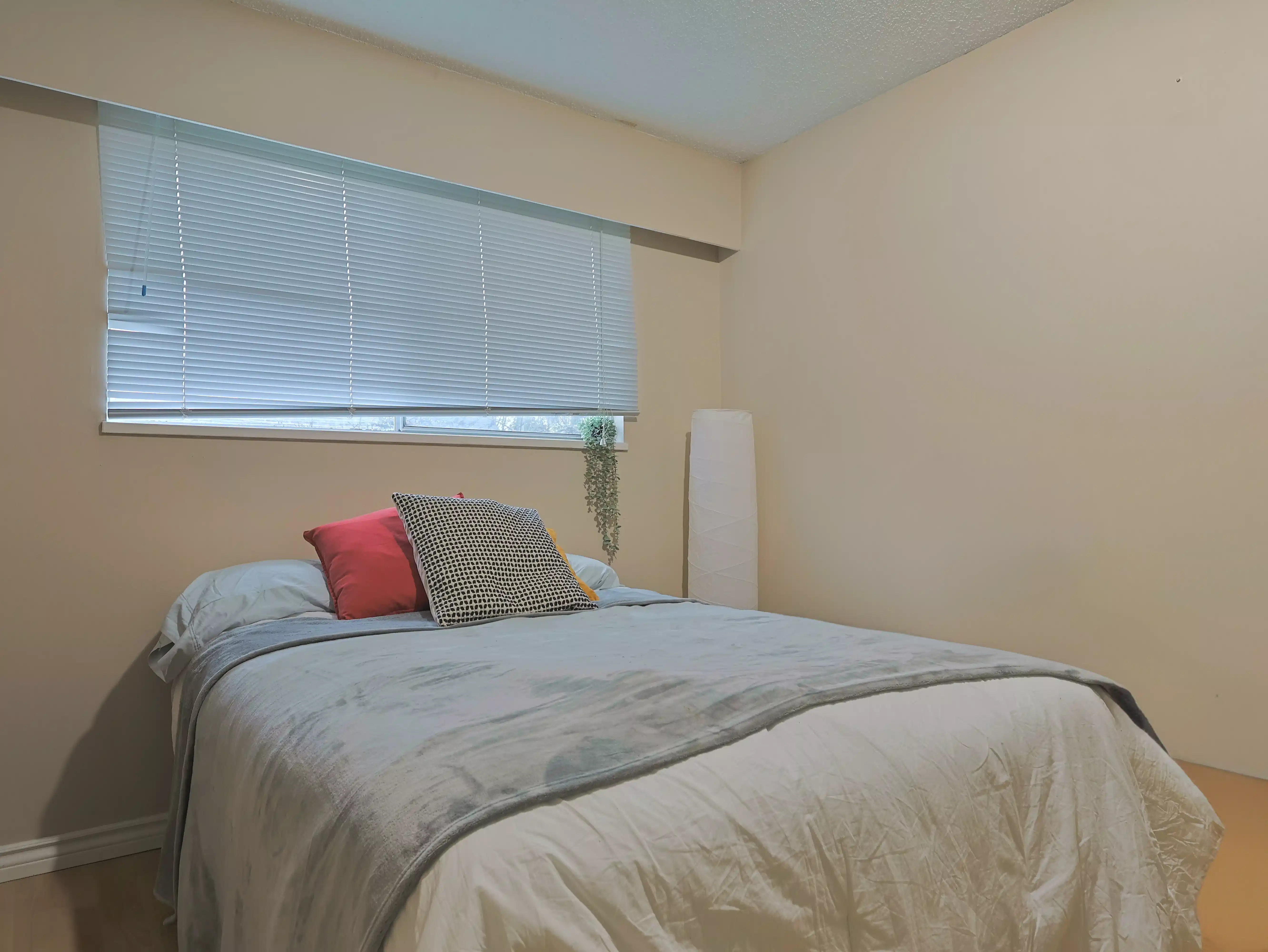 Exterior?w=400&h=260&fit=crop&q=40&auto=format&trim=auto