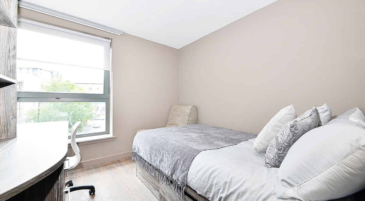 Amenities?w=400&h=260&fit=crop&q=40&auto=format&trim=auto