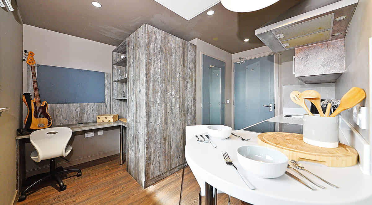 Amenities?w=400&h=260&fit=crop&q=40&auto=format&trim=auto