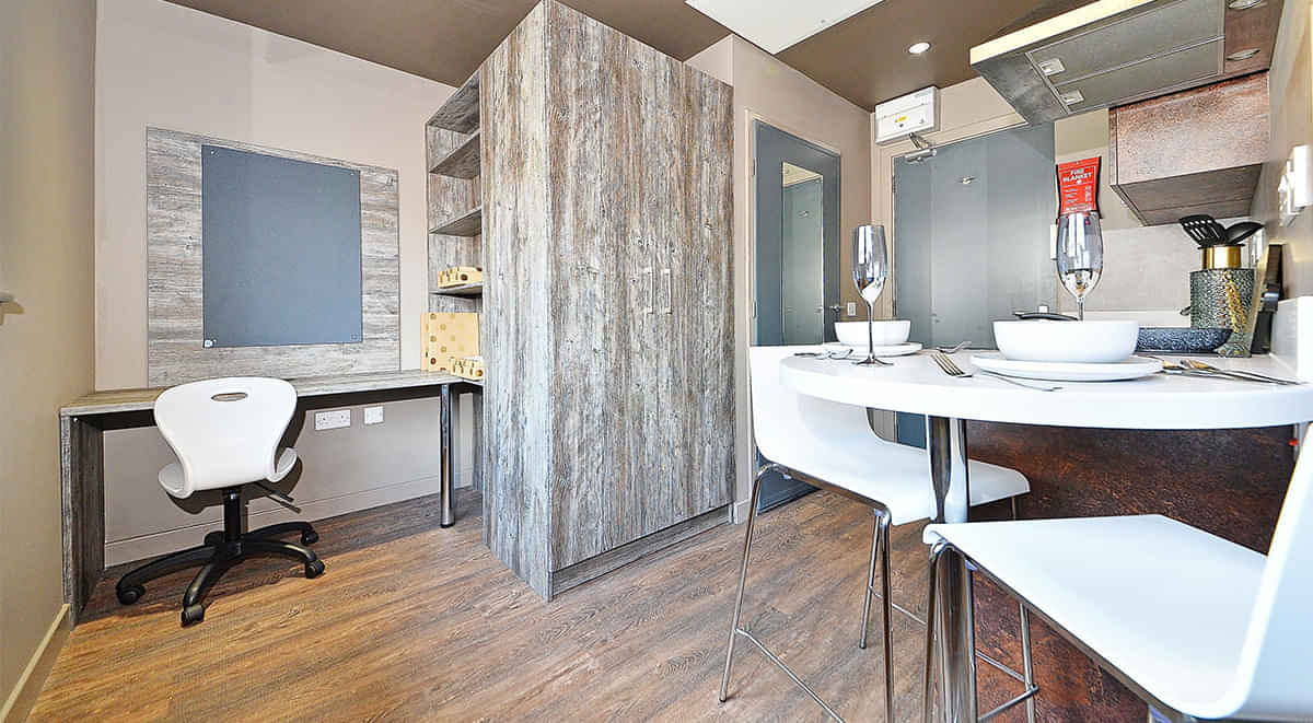 Amenities?w=400&h=260&fit=crop&q=40&auto=format&trim=auto