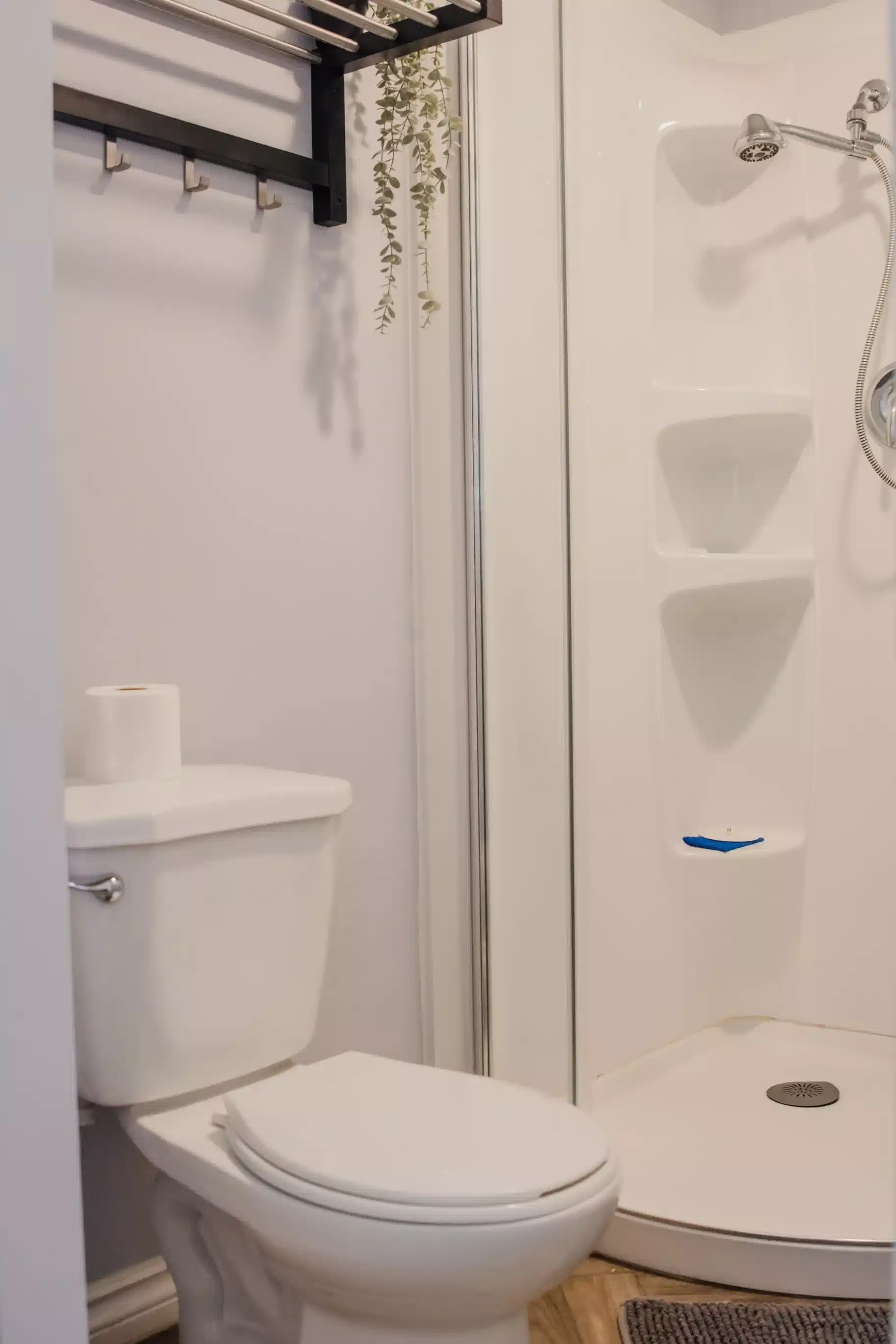 Exterior?w=400&h=260&fit=crop&q=40&auto=format&trim=auto