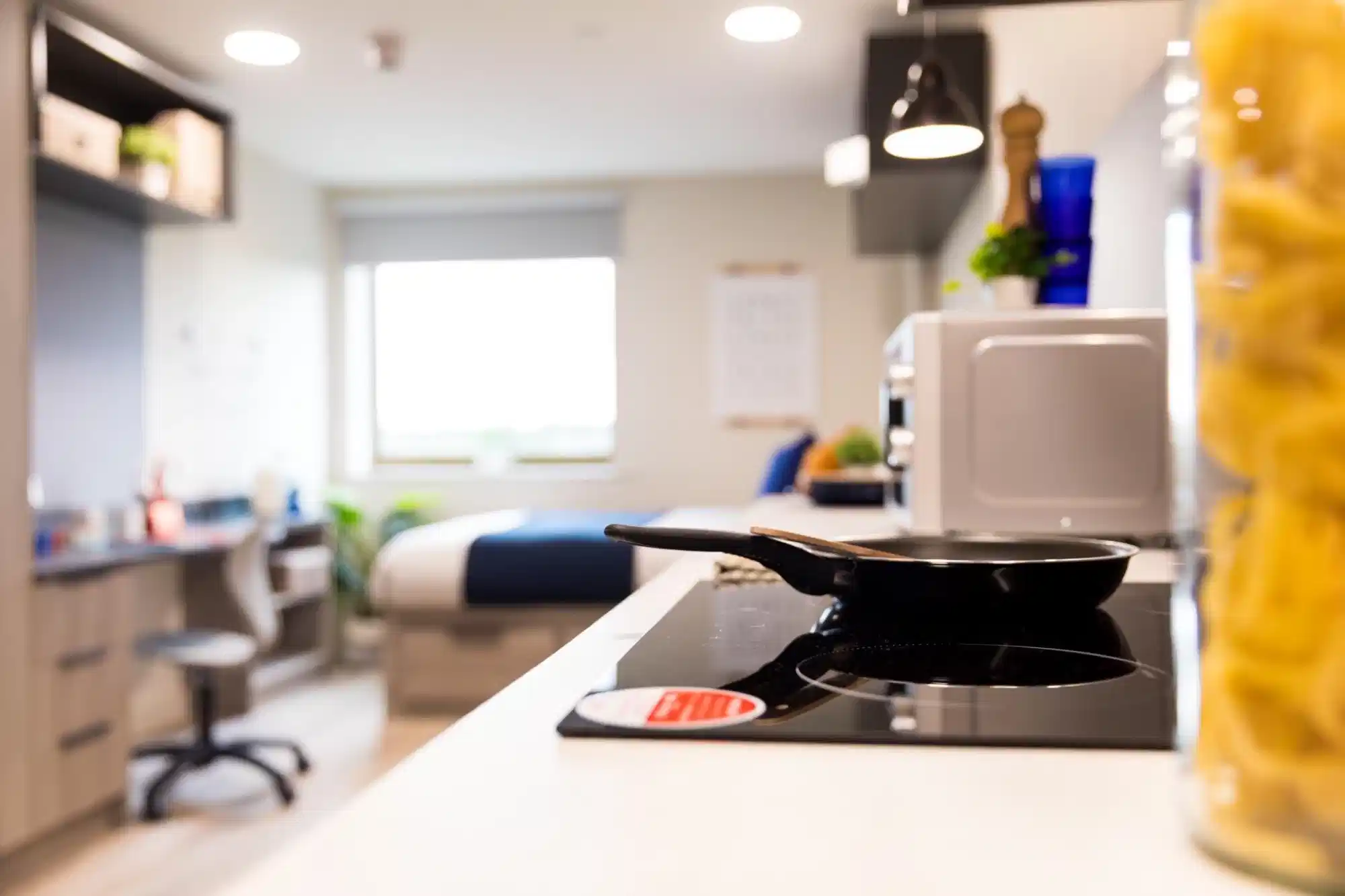 Exterior?w=400&h=260&fit=crop&q=40&auto=format&trim=auto