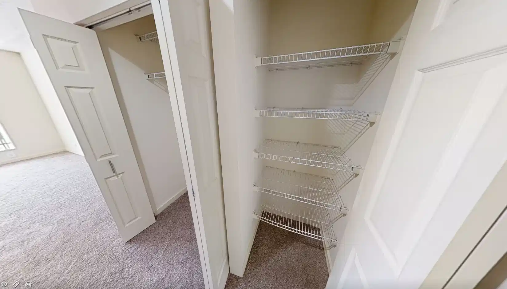 Exterior?w=400&h=260&fit=crop&q=40&auto=format&trim=auto