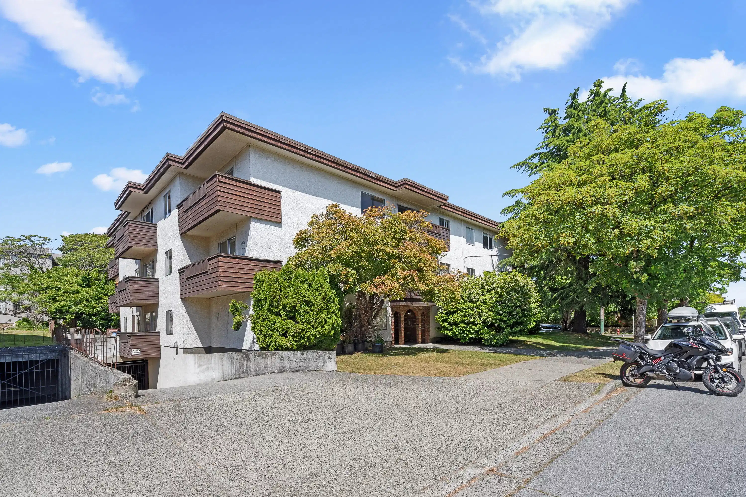 95 E 14th Ave, Vancouver - Vancouver, Canada - Unit 307 (1 Bed 1 Bath ) - Exterior
