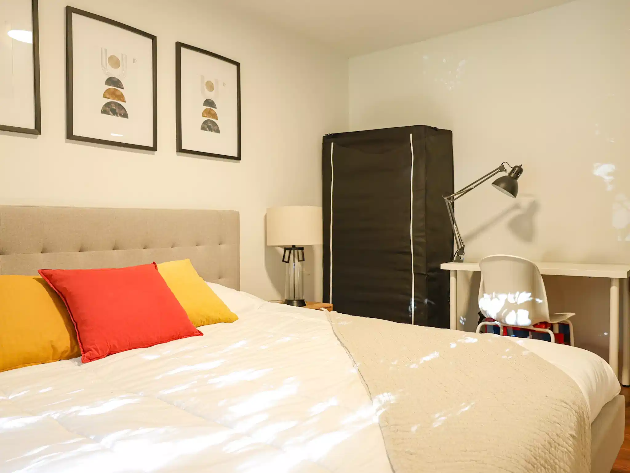 95 E 14th Ave, Vancouver - Vancouver, Canada - Catania Room (3 Bed 1 Bath) - Bedroom