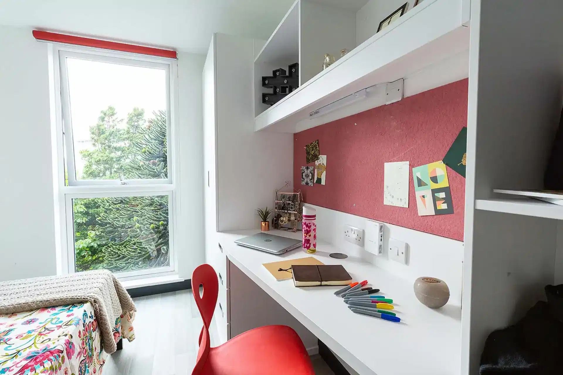 Amenities?w=400&h=260&fit=crop&q=40&auto=format&trim=auto