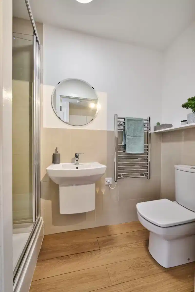Common Area?w=400&h=260&fit=crop&q=40&auto=format&trim=auto
