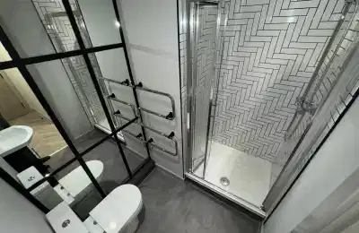 Pearl House, Nottingham - Nottingham, England, United Kingdom - 2 Bedroom Apartment - Bathroom