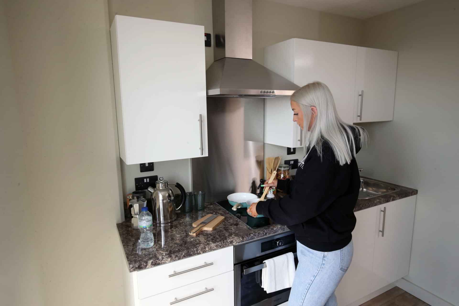 Common Area?w=400&h=260&fit=crop&q=40&auto=format&trim=auto