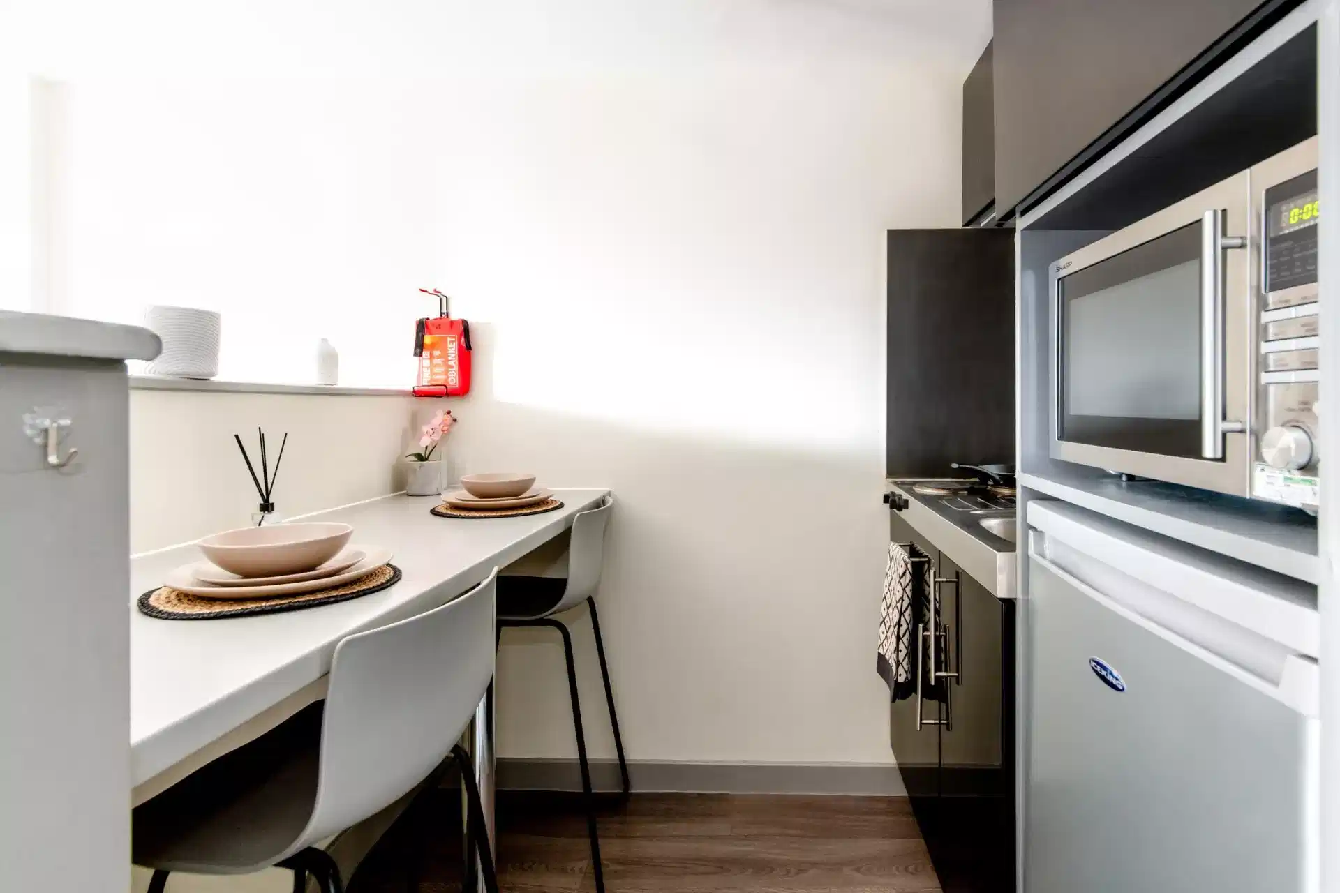 Amenities?w=400&h=260&fit=crop&q=40&auto=format&trim=auto