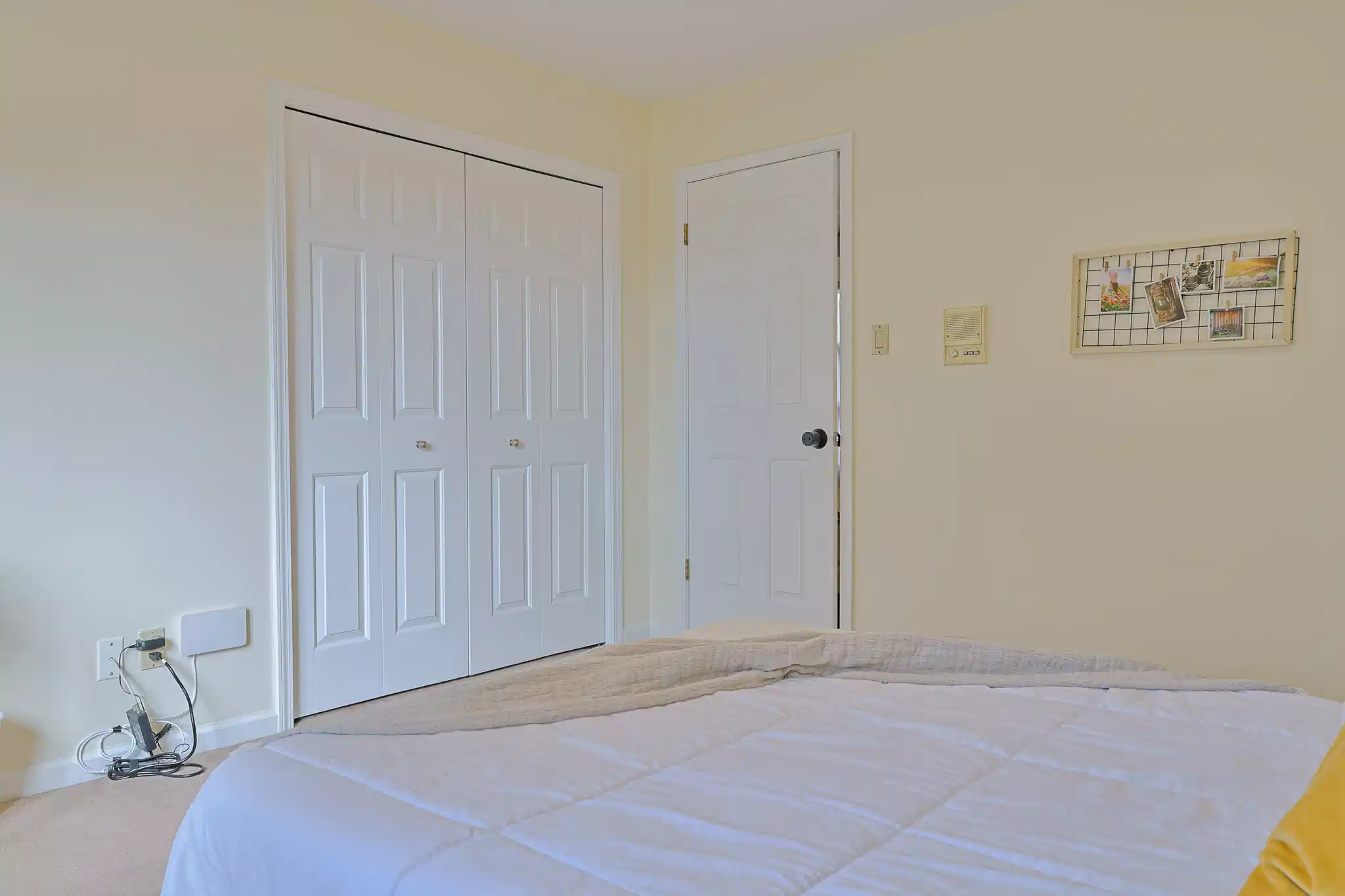 Common Area?w=400&h=260&fit=crop&q=40&auto=format&trim=auto