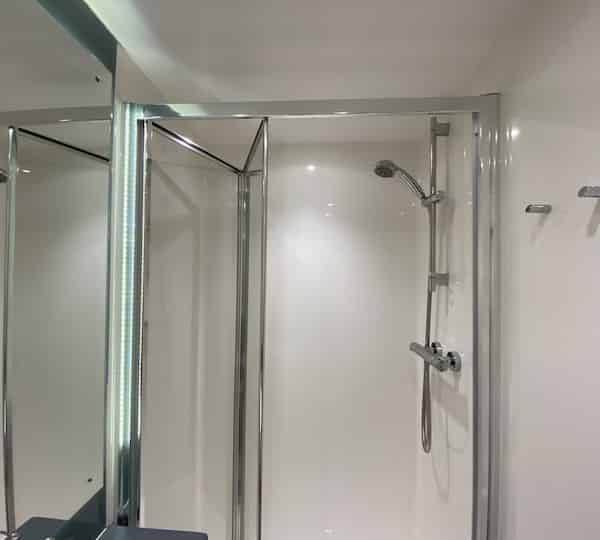 Exterior?w=400&h=260&fit=crop&q=40&auto=format&trim=auto