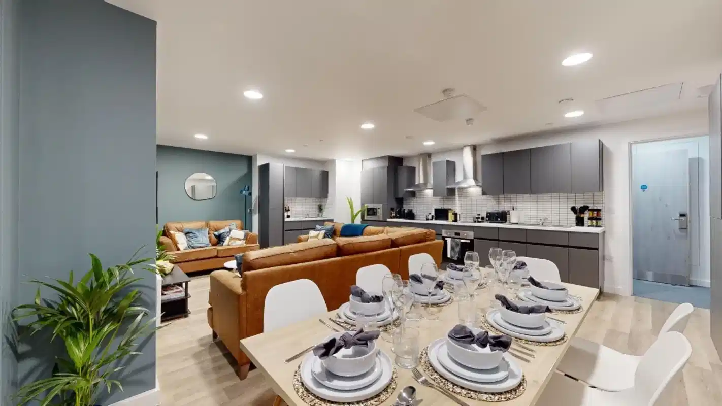 Gold Studio - Bedroom?w=400&h=260&fit=crop&q=40&auto=format&trim=auto