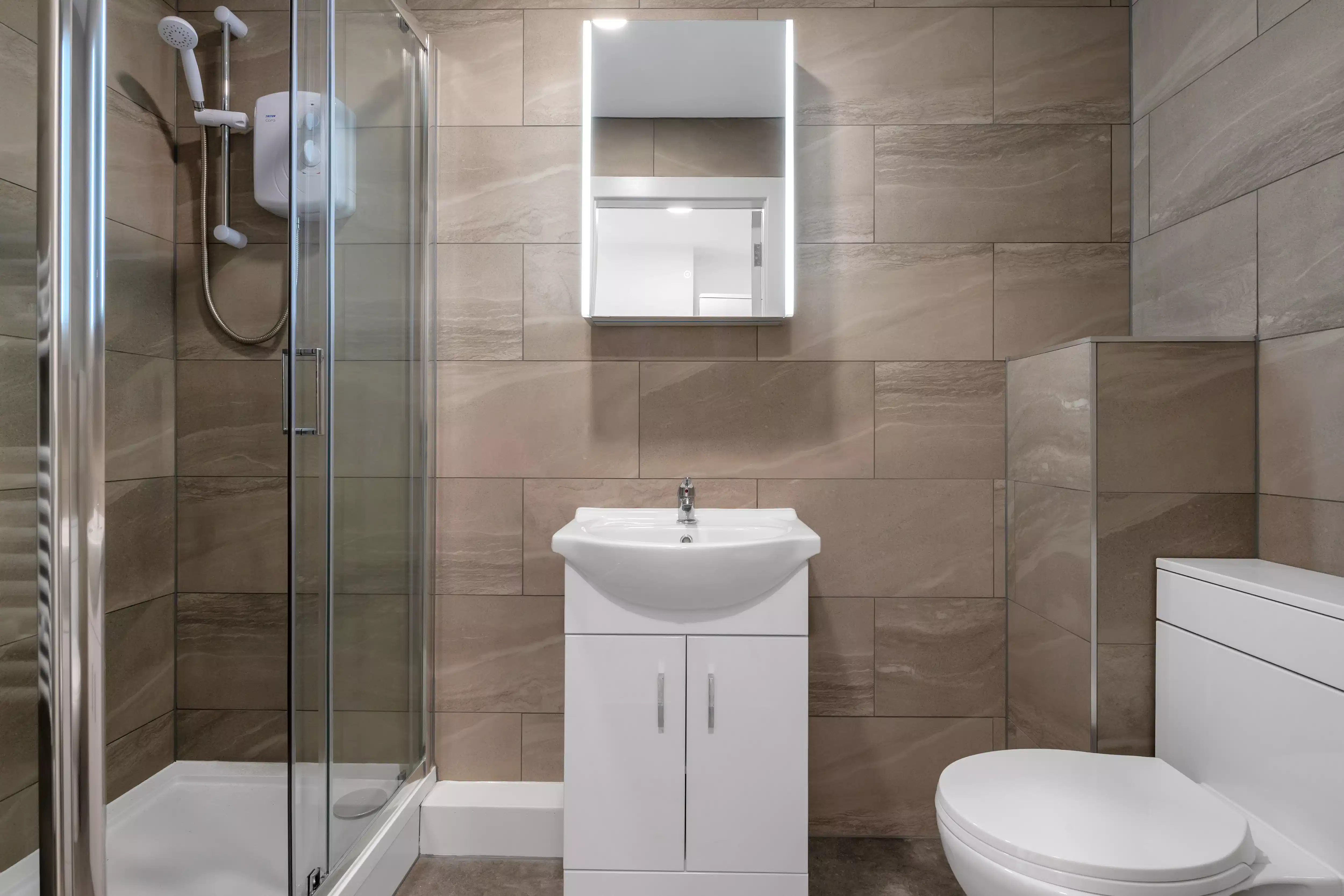 Common Area?w=400&h=260&fit=crop&q=40&auto=format&trim=auto