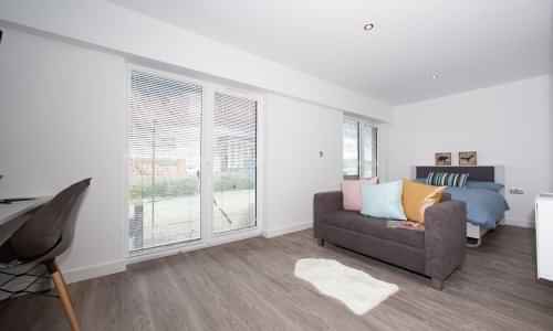 Bedroom?w=400&h=260&fit=crop&q=40&auto=format&trim=auto