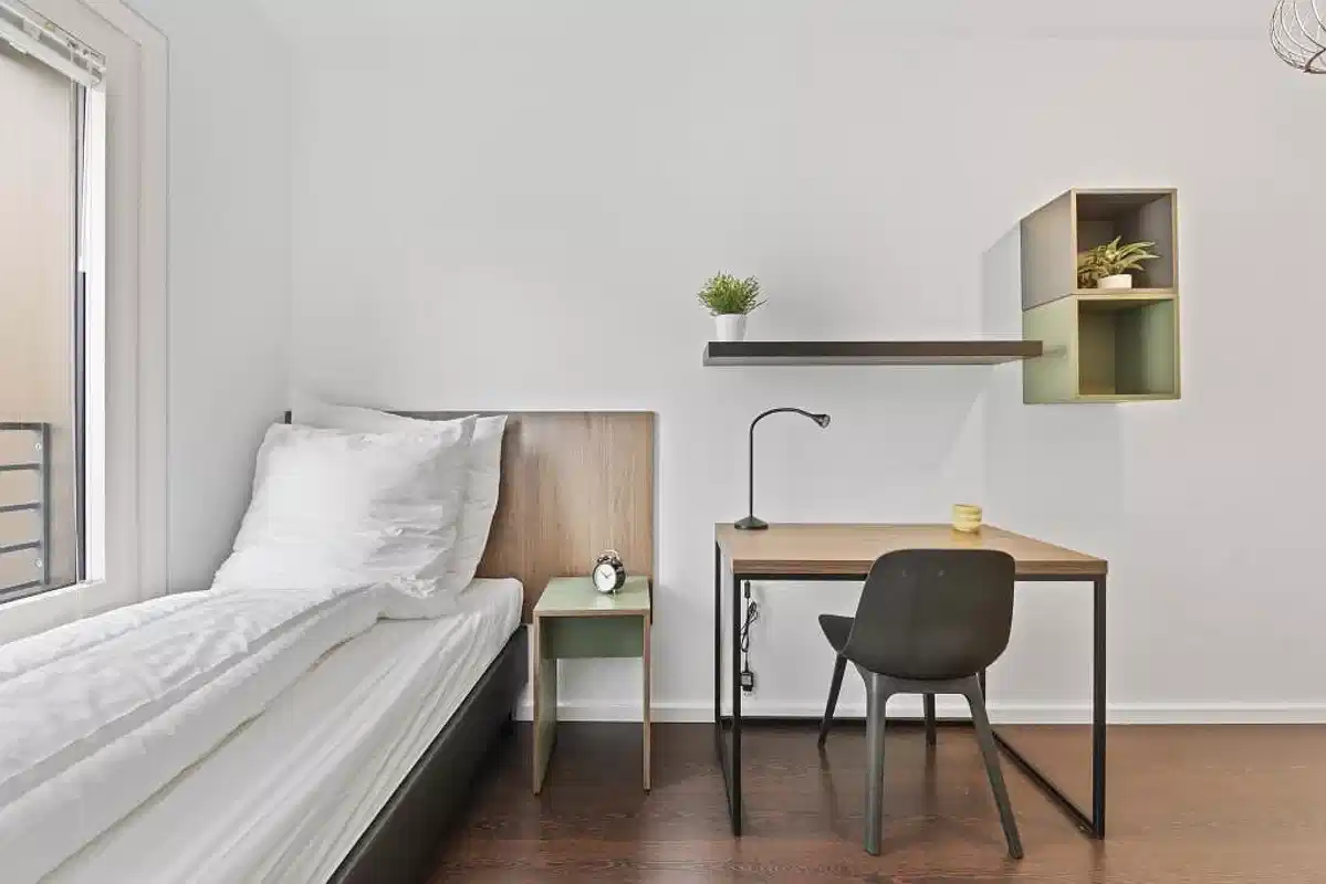 Exterior?w=400&h=260&fit=crop&q=40&auto=format&trim=auto