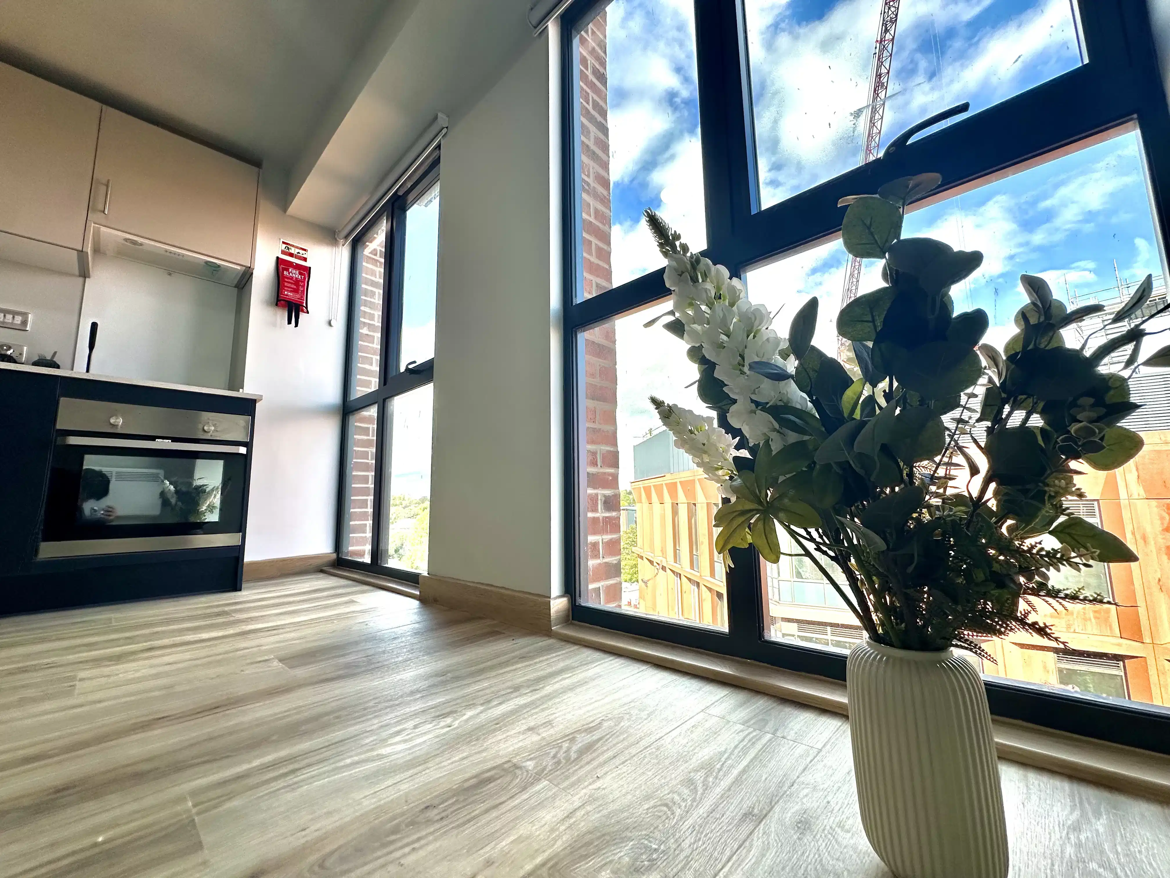 Amenities?w=400&h=260&fit=crop&q=40&auto=format&trim=auto