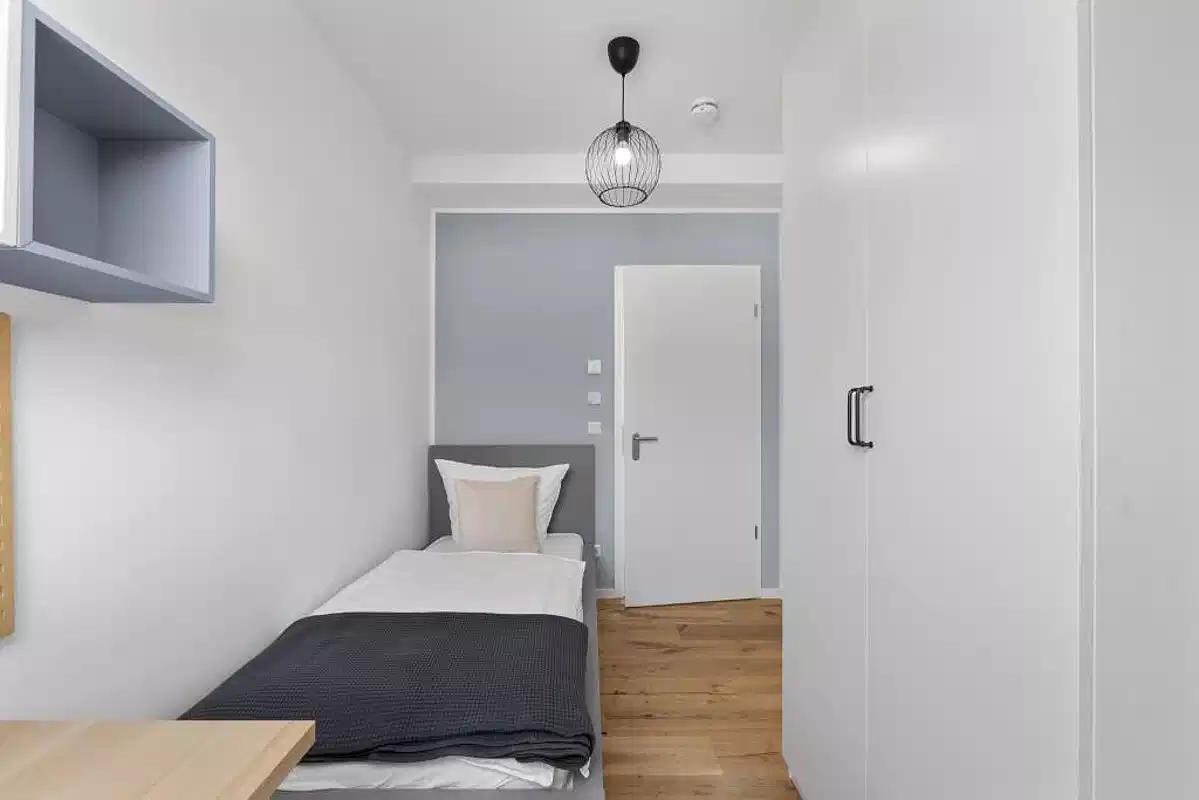 Common Area?w=400&h=260&fit=crop&q=40&auto=format&trim=auto