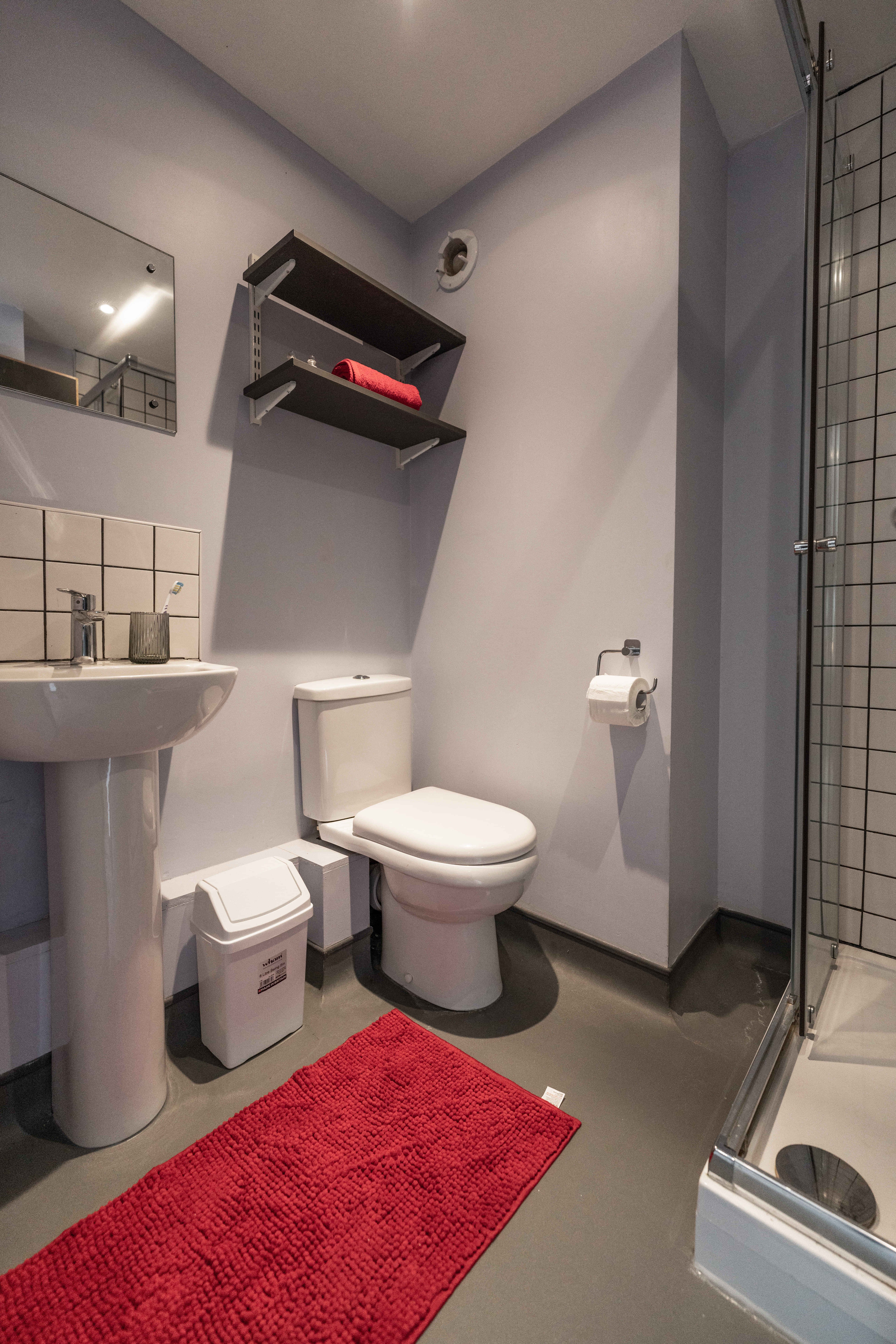 Common Area?w=400&h=260&fit=crop&q=40&auto=format&trim=auto