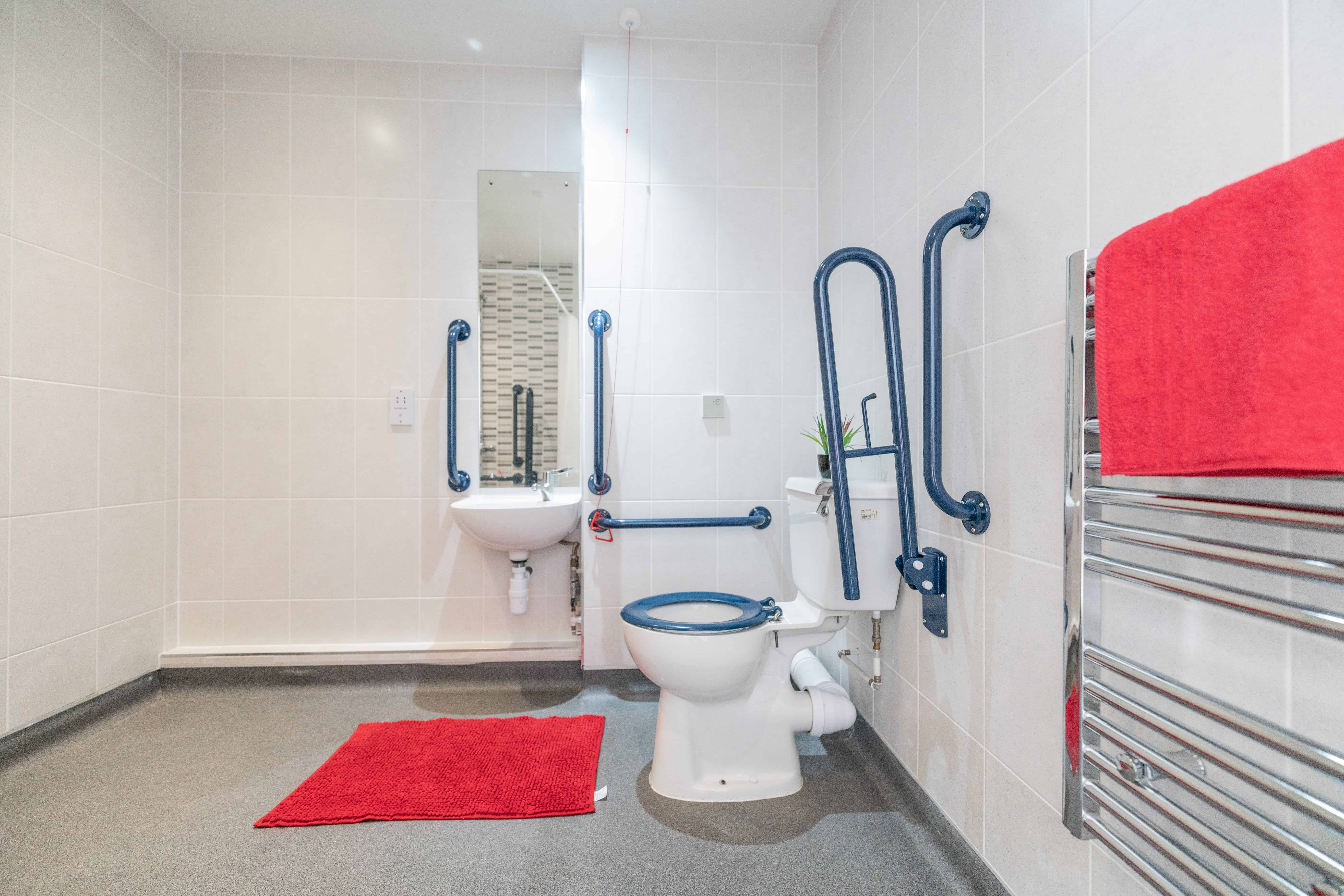 Common Area?w=400&h=260&fit=crop&q=40&auto=format&trim=auto