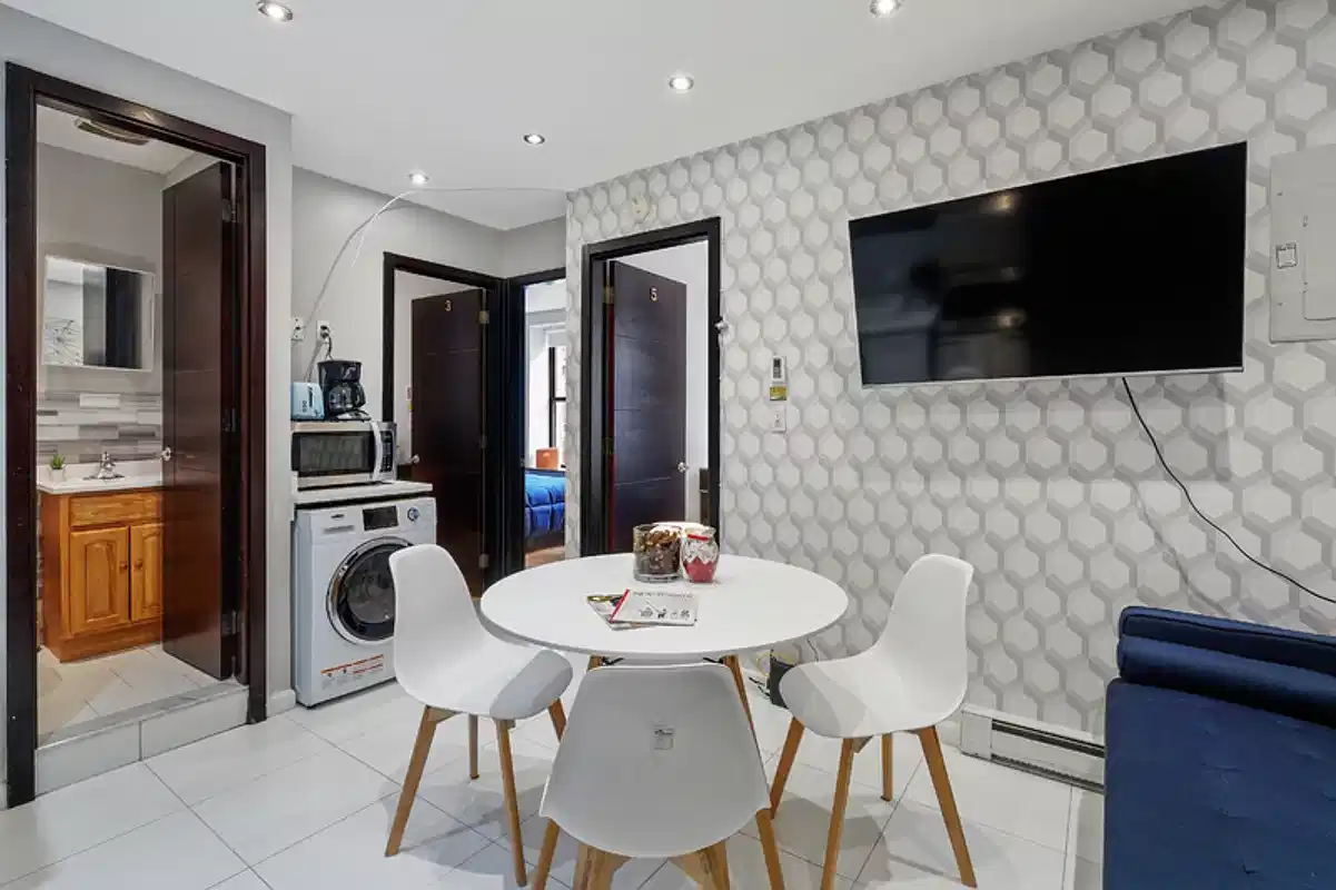 Exterior?w=400&h=260&fit=crop&q=40&auto=format&trim=auto