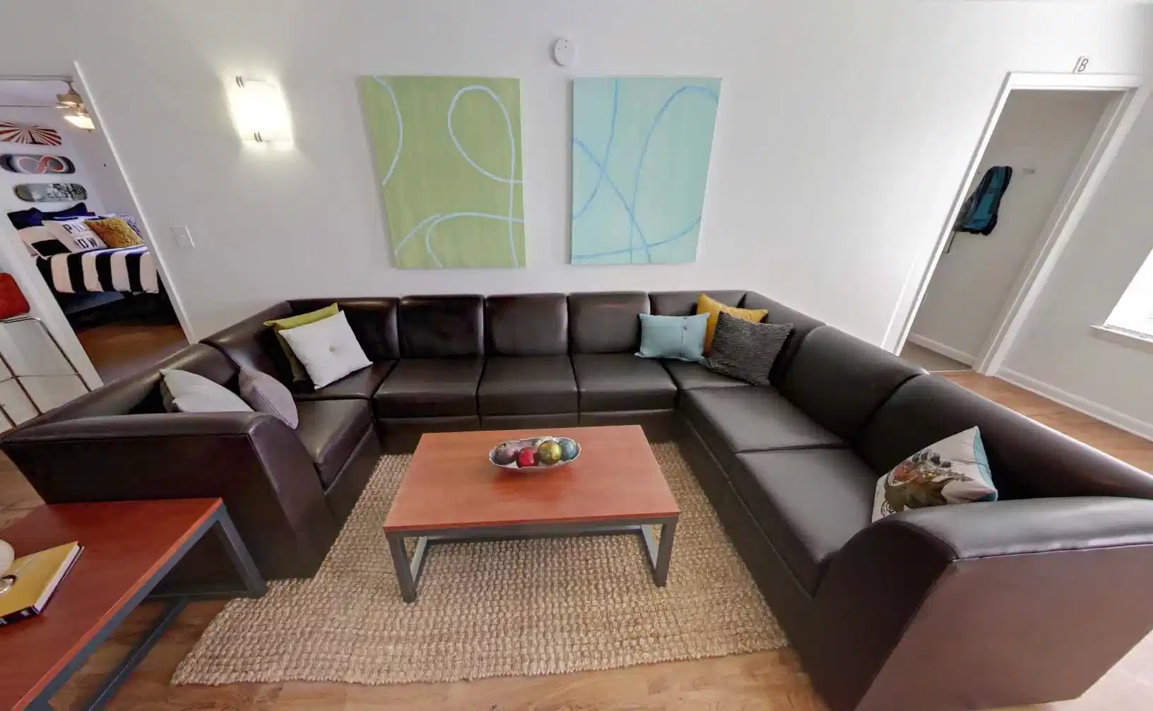 Amenities?w=400&h=260&fit=crop&q=40&auto=format&trim=auto