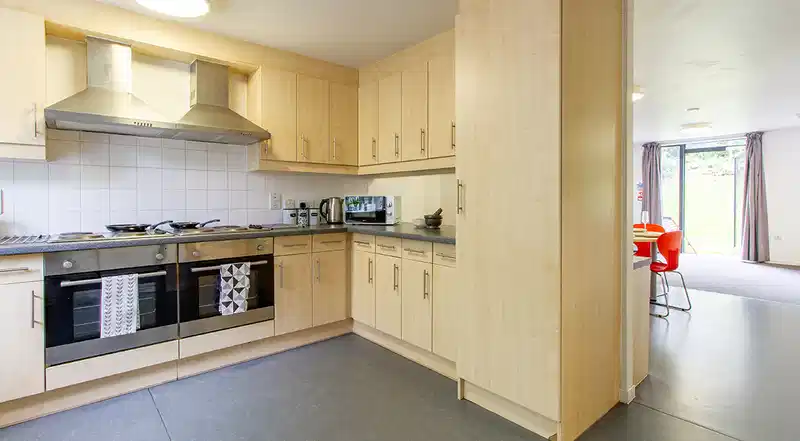 Kitchen?w=400&h=260&fit=crop&q=40&auto=format&trim=auto