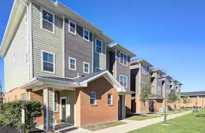 Villas At Chestnut Ridge, Amherst - Buffalo, New York, United States - Exterior