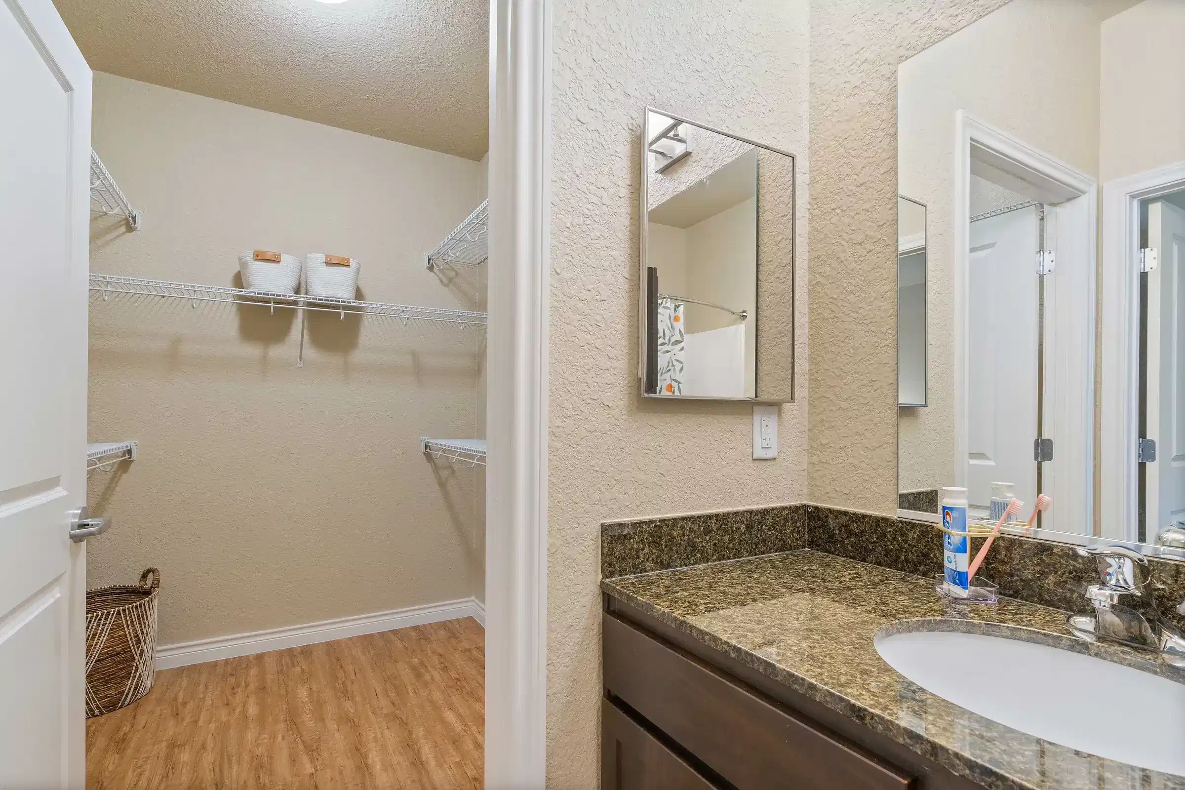 Villas on Rensch, Buffalo - Buffalo, New York, United States - Bathroom