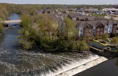 Peninsular Place, Ypsilanti - Ann Arbor, Michigan, United States - Exterior