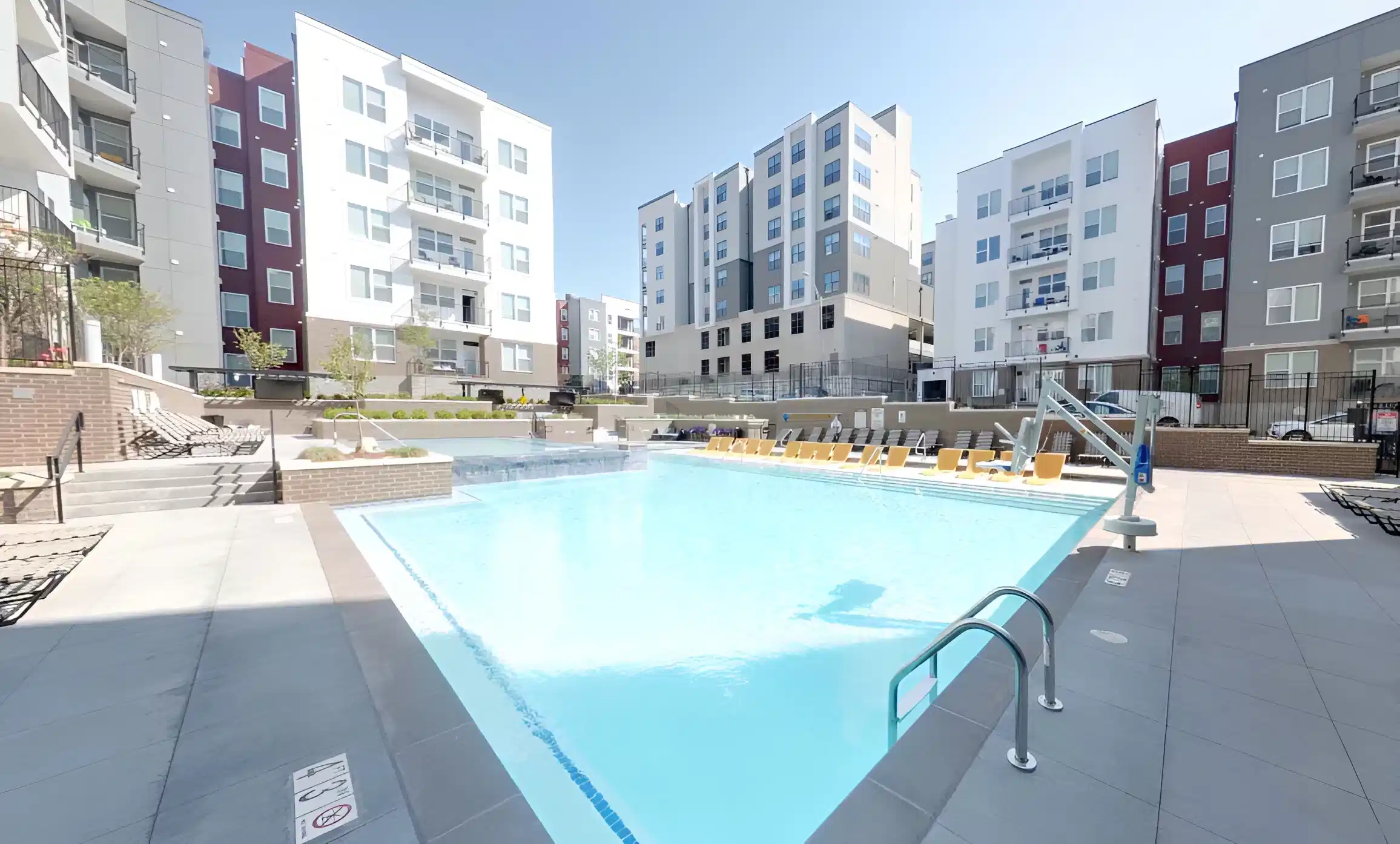 Amenities?w=400&h=260&fit=crop&q=40&auto=format&trim=auto