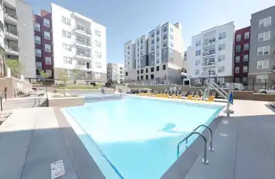 Amenities?w=400&h=260&fit=crop&q=40&auto=format&trim=auto
