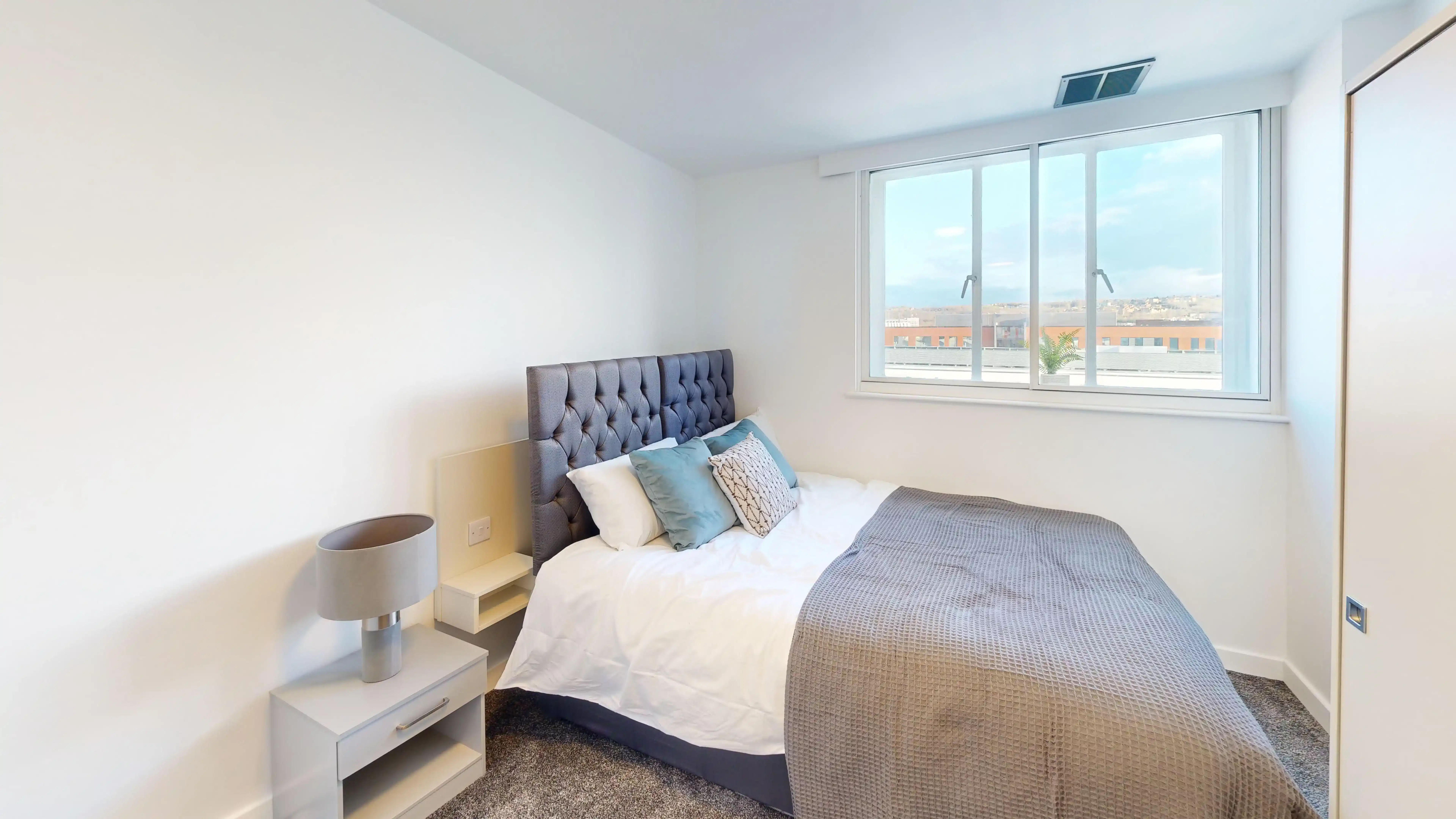 Amenities?w=400&h=260&fit=crop&q=40&auto=format&trim=auto