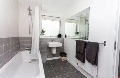403 King Street, Aberdeen - Aberdeen, Scotland, United Kingdom - Bathroom