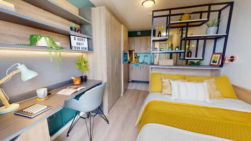 Common Area?w=400&h=260&fit=crop&q=40&auto=format&trim=auto