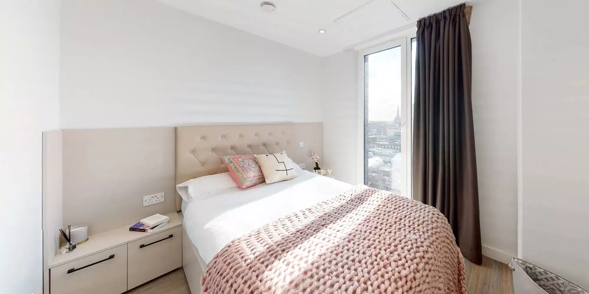 Silver 2 Bed Apartment - Bedroom